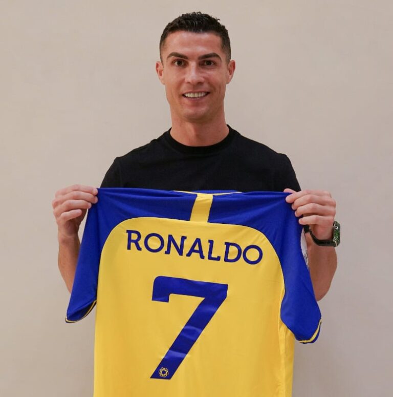 Após diversas especulações, Al-Nassr anuncia contratação de Cristiano Ronaldo