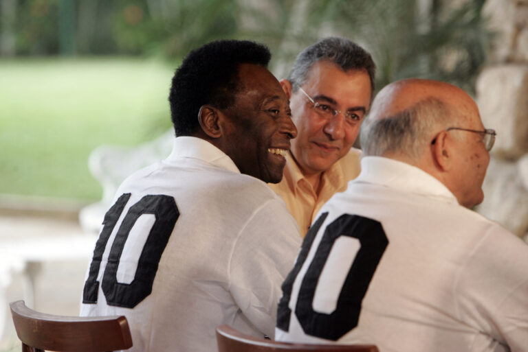 Rueda indica que Santos não deve aposentar camisa 10 em respeito à vontade de Pelé