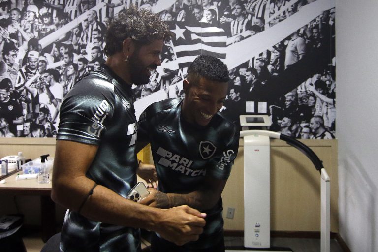 Veja imagens do primeiro dia de Diego Costa no CT do Botafogo