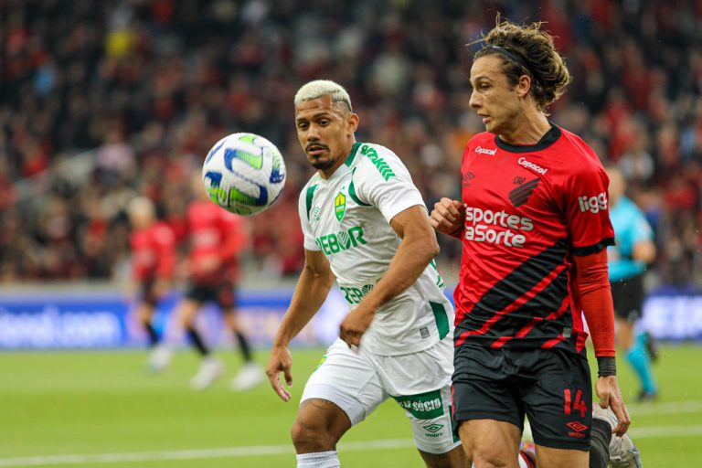 Athletico-PR vence, volta ao G6 e encerra sequência positiva do Cuiabá pelo Brasileirão