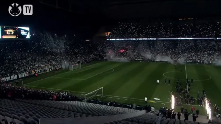 Lotou! Torcida vai em peso no treino aberto do Corinthians