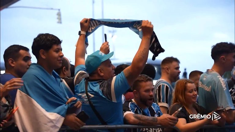 Grêmio é recepcionado com festa da torcida no Rio de Janeiro