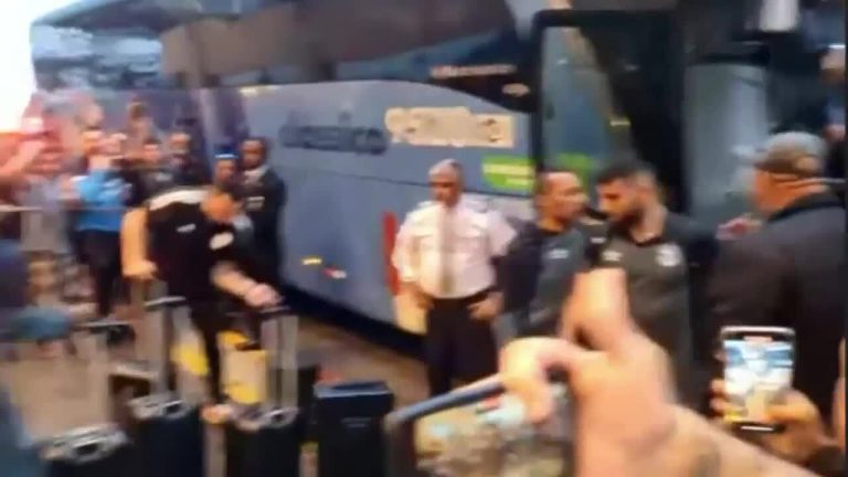 Com Suárez e Luan, Grêmio chega ao hotel no Rio de Janeiro para decisão contra o Flamengo