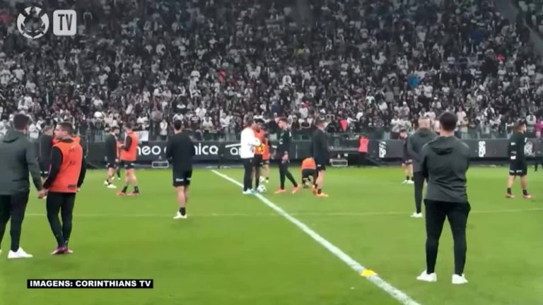 Corinthians faz treino aberto na Neo Química antes do confronto contra o São Paulo